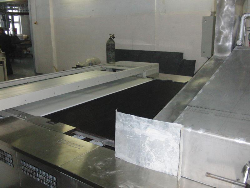 Extension of infeed and outfeed of the oven
